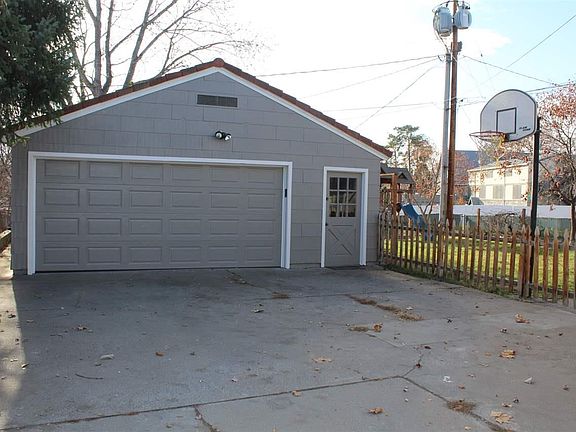 3rd image of 717 Symons St