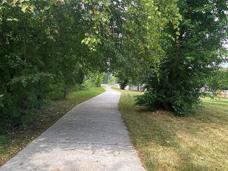 316 Paragon Dr — Photo 31