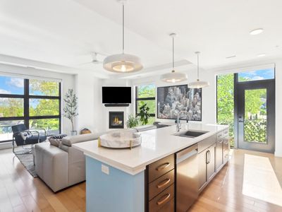 215 East Pleasant STREET #312, Oconomowoc, WI, 53066