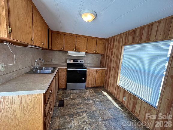 5th image of 475 E Court St