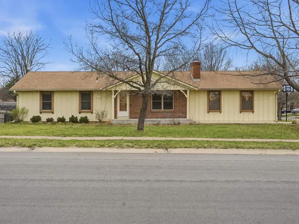 2601 SW Kingsrow Rd, Topeka, KS 66614