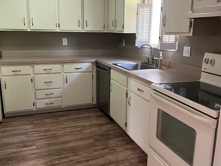 210 Timber Dr — Photo 9