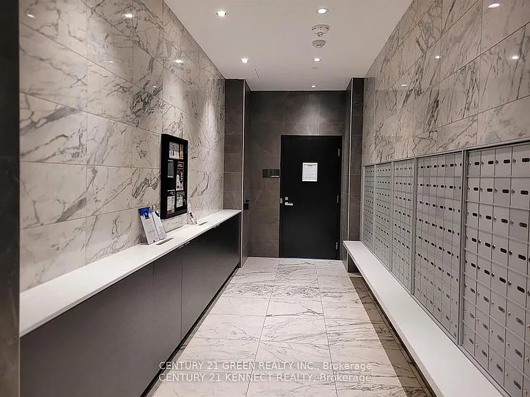 31 Tippett Rd #817 — Photo 4