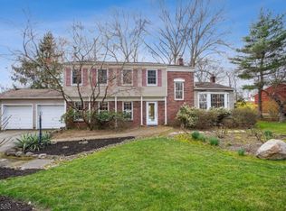 880 Smith Rd, Parsippany, NJ 07054