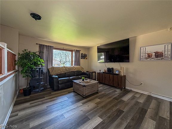 3rd image of 165 Winter Ln