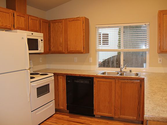 4th image of 5006 67th Ave NE