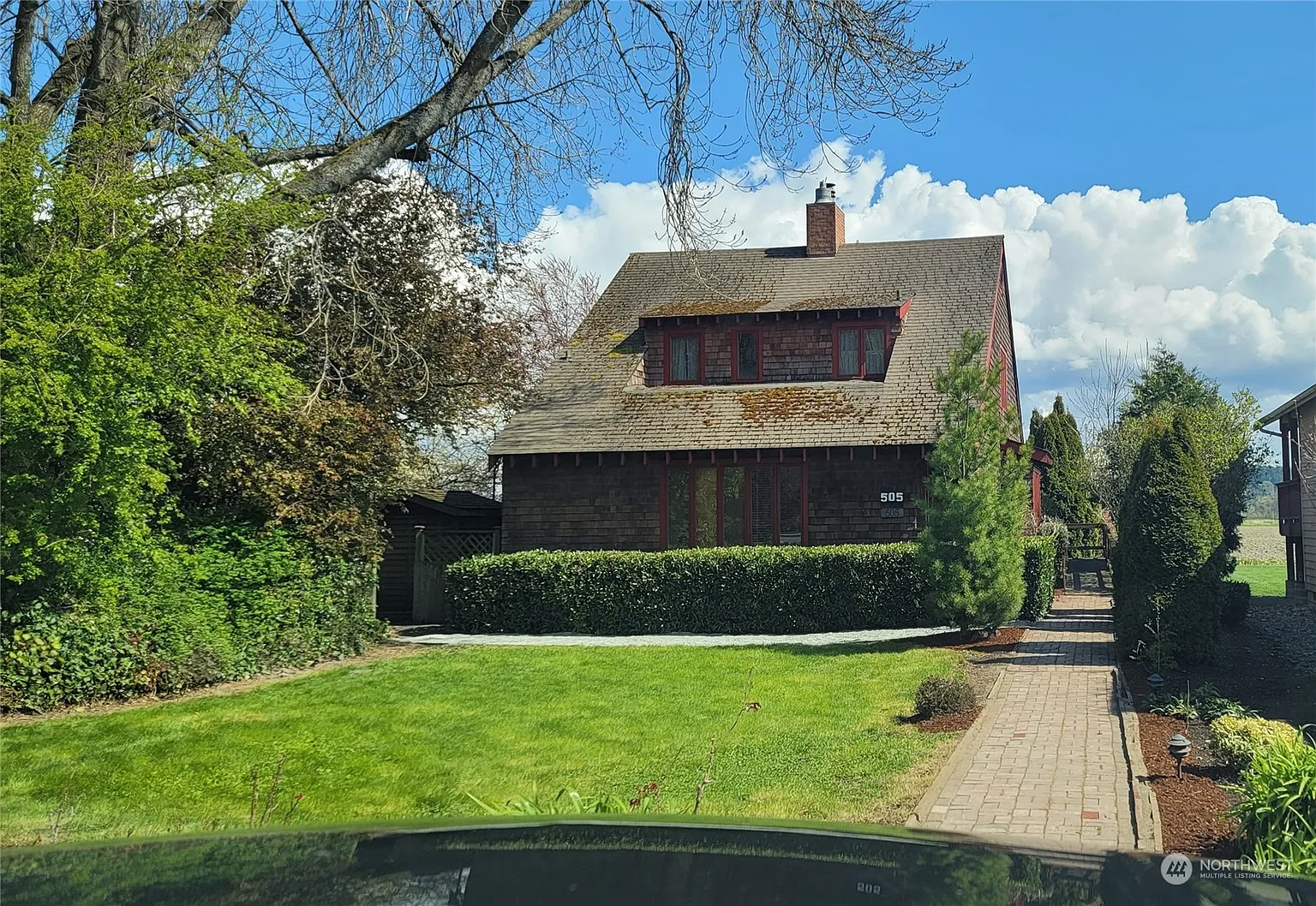 505 Maple Avenue photo 1