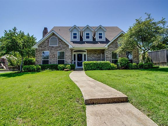 3rd image of 302 Dogwood Ct