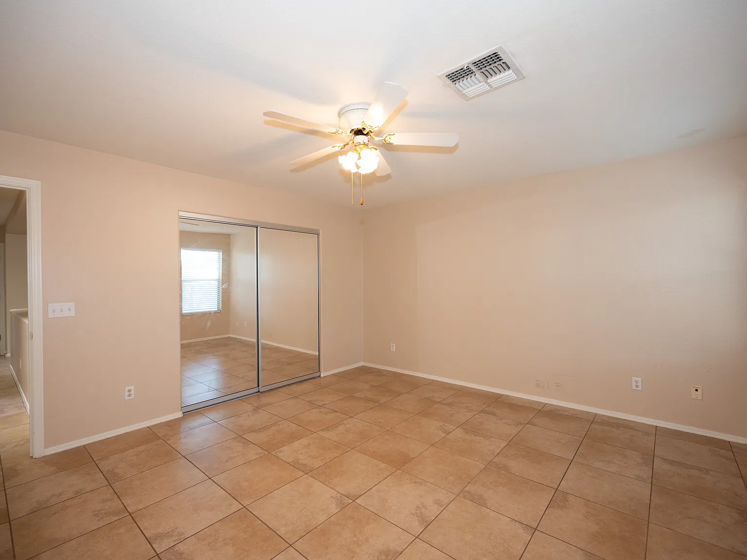 3 bed, 1560 sqft, $1,600 — Photo 4