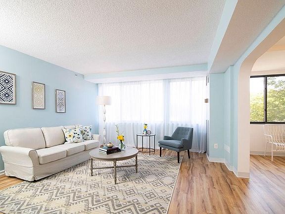 5th image of 250 Hammond Pond Pkwy APT 407S