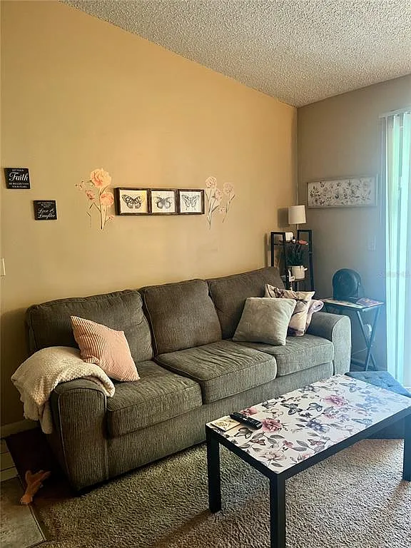 1 bed, 1.0 bath, 588 sqft, $1,295 — Photo 2
