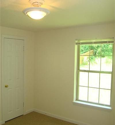 5th image of 1721 Uceyle Ave