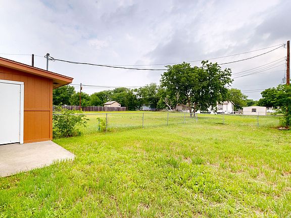 3rd image of 209 W Dove Ln #A