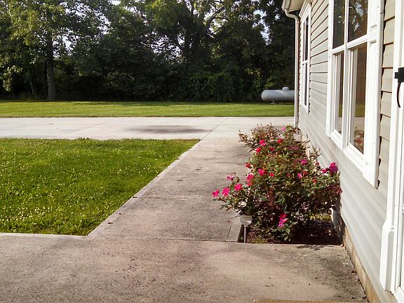 3rd image of 5726 Denzer Rd