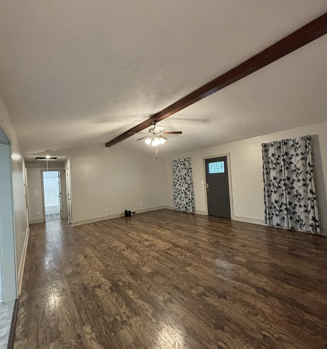3 bed, 1560 sqft, $2,100 — Photo 2