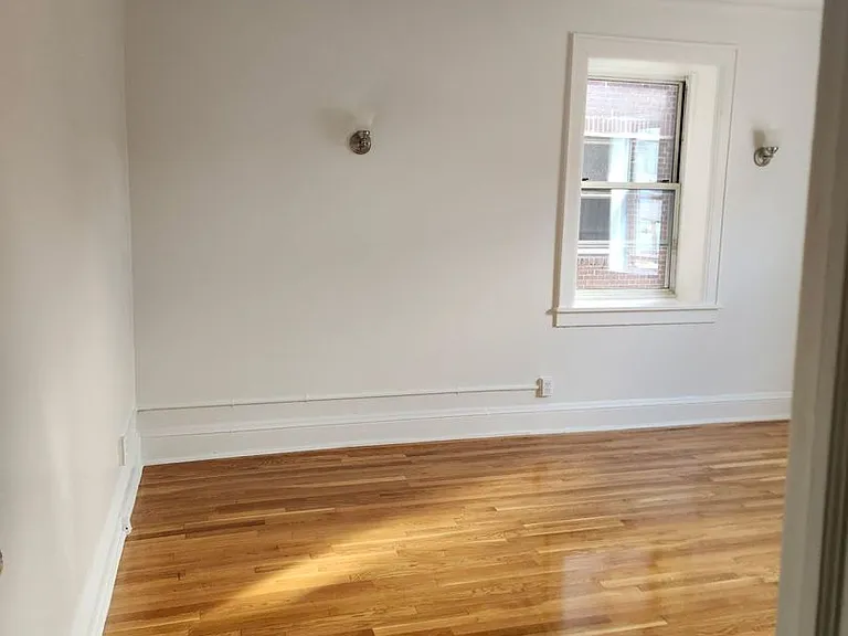 Hudson Crest - Cliffside Park — Photo 17