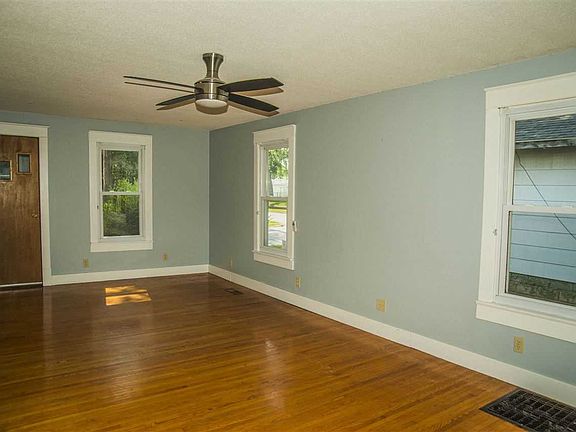 5th image of 1420 Hart St