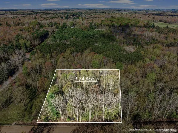 Aaa V L Maplegrove Ln, Vassar, MI 48768