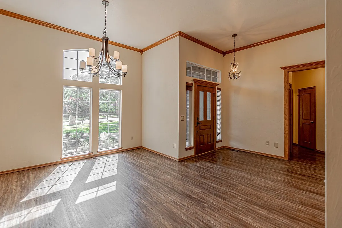 Building Photo - 304 Saint James Dr
