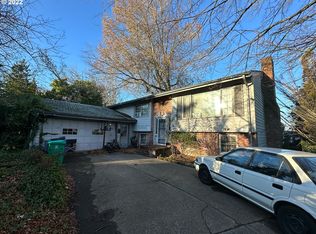 12117 NE Fargo St, Portland, OR 97220