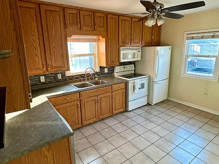 140 Morgan Rd — Photo 2