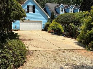 1555 Maple Ridge Dr, Loganville, GA 30052