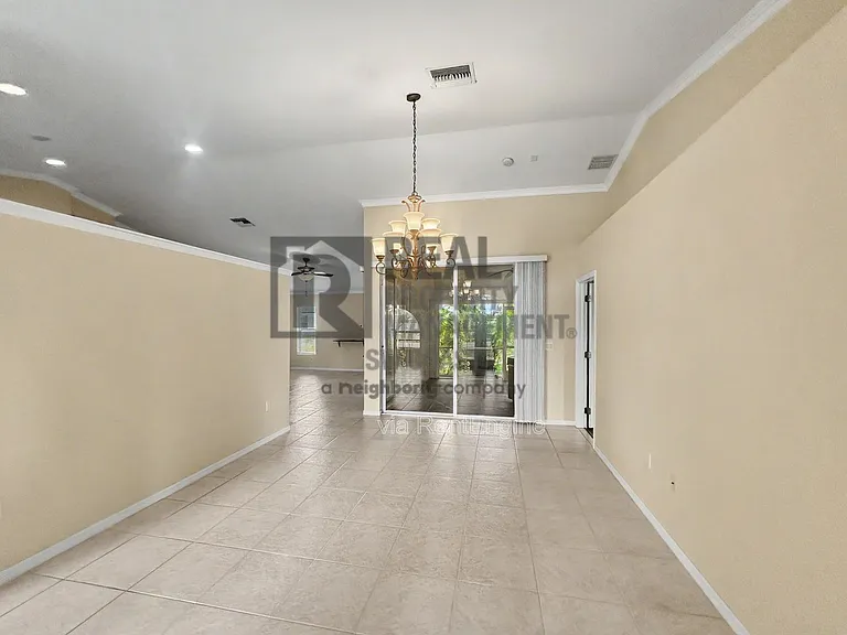 2117 NE 40th St — Photo 7