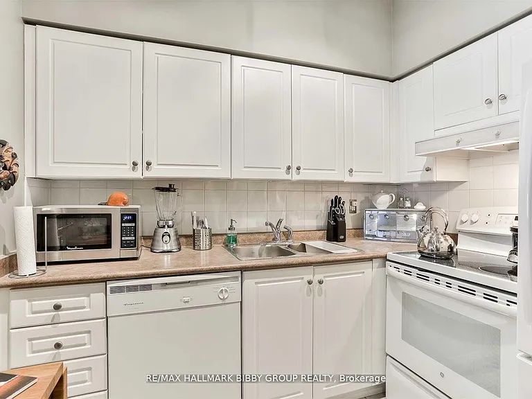 120 Lombard St #503 — Photo 4