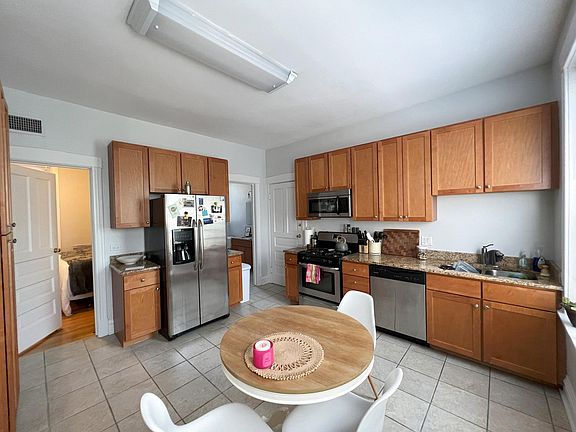 2nd image of 1231 N Greenview Ave #5J