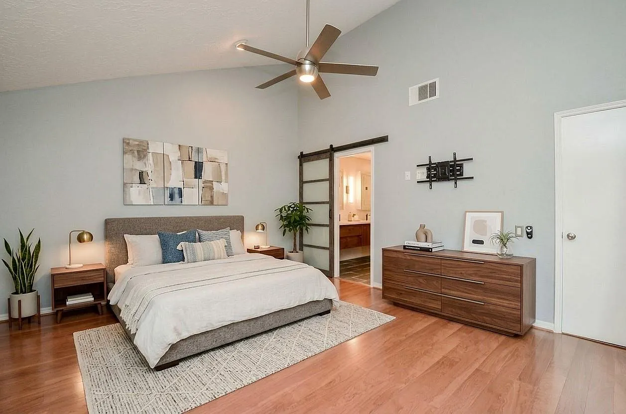 4 bed, 2.0 bath, 2257 sqft, $2,700 — Photo 3