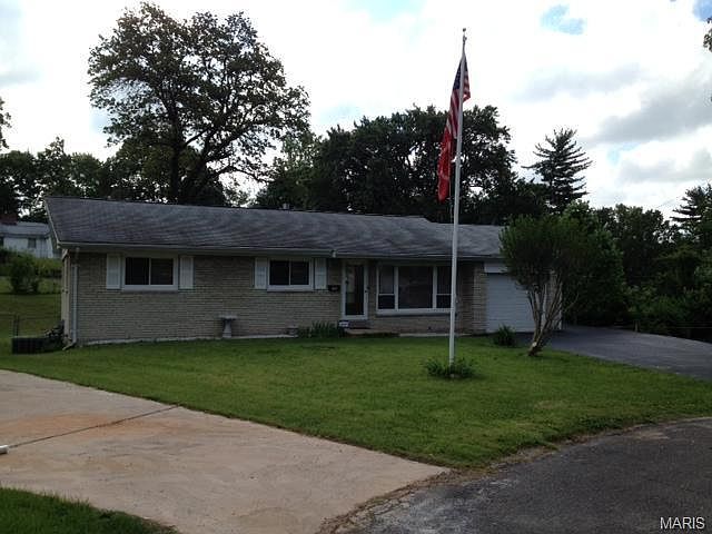 2nd image of 720 Palace Ct