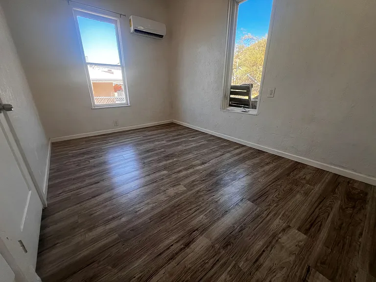 319 E St — Photo 14