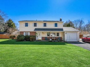 4 Andover Pl, Huntington, NY 11743