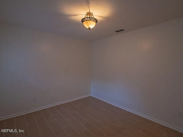 8146 Leafcrest Dr — Photo 17