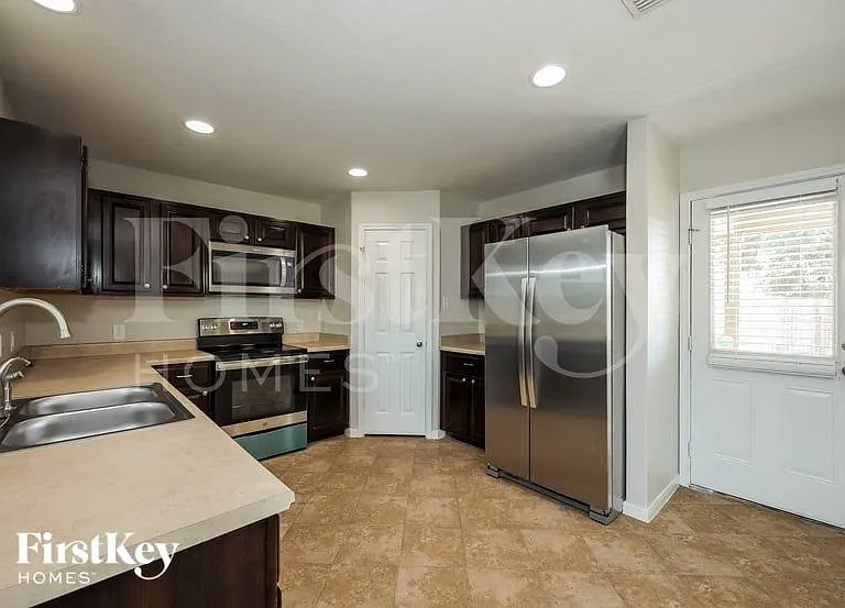 10711 Ranchland Fox — Photo 5