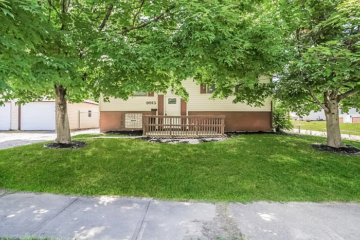 3 bed, 2.0 bath, 1372 sqft, $1,695 — Photo 1