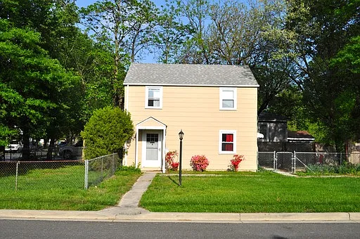 6413 48th Ave photo 1