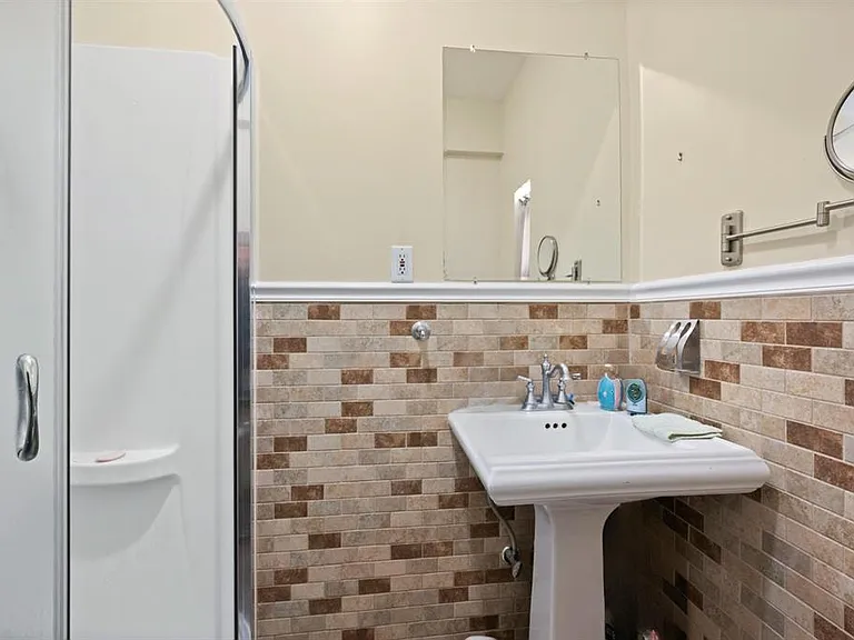 331 Grand St #3 — Photo 9