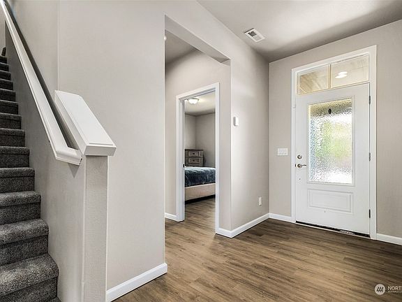 5th image of 663 Petersen Drive E