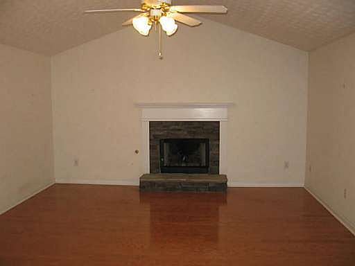 4th image of 245 Grayson Manor Dr