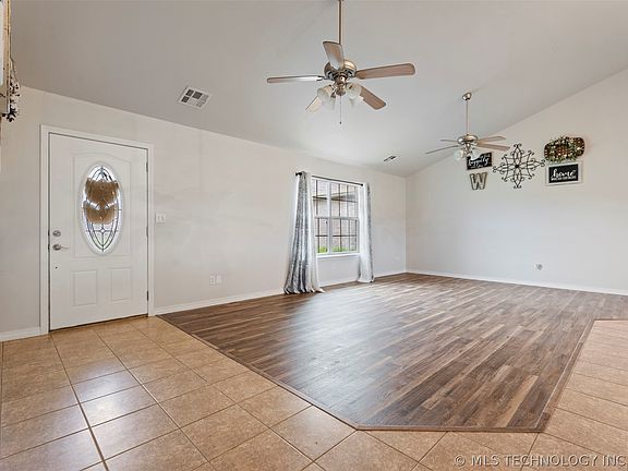 5th image of 451 N Bailey Ln