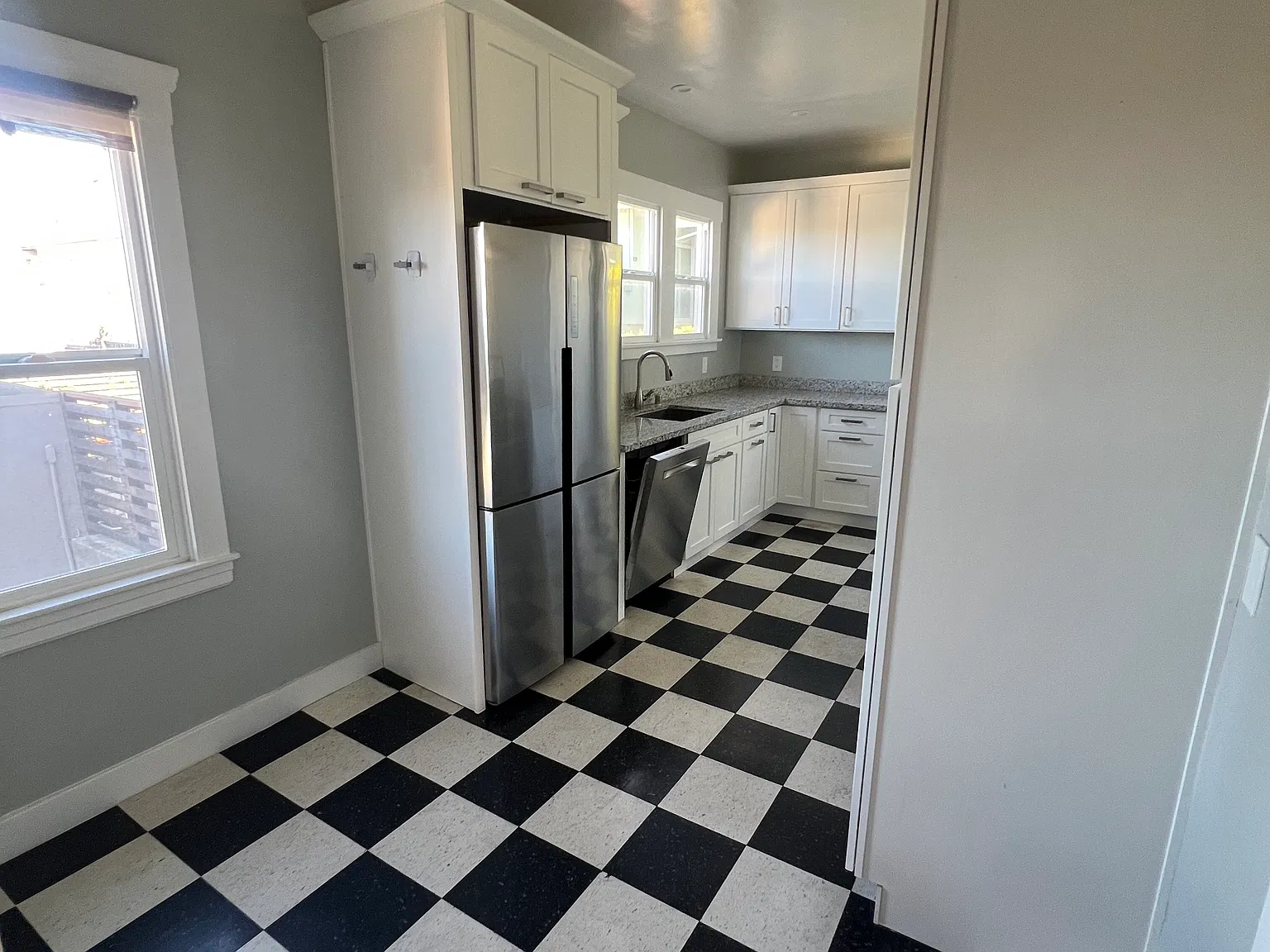 1 bed, 700 sqft, $2,575 — Photo 3