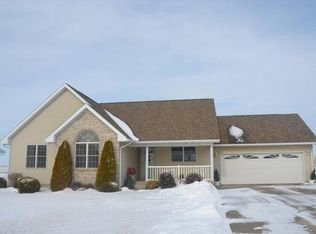 30 E Joe Dr, Amboy, IL 61310