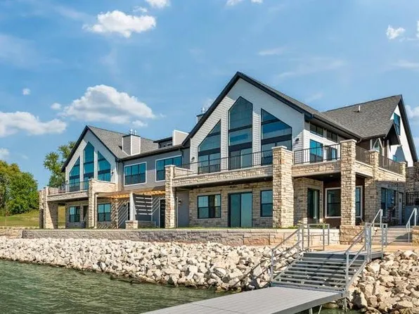 218 Lakeview Lane, Beaver Dam, WI 53916