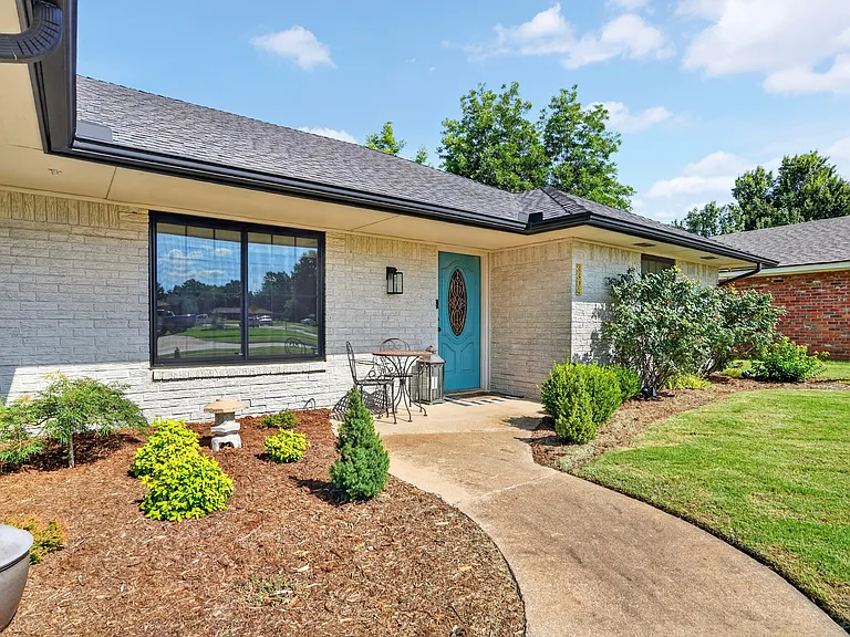 3304 Jim Robison Dr — Photo 1