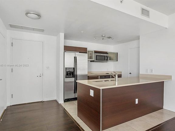 5th image of 1900 N Bayshore Dr APT 2919