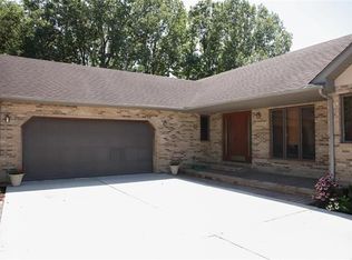 110 Covered Bridge Ln, Belleville, IL 62221