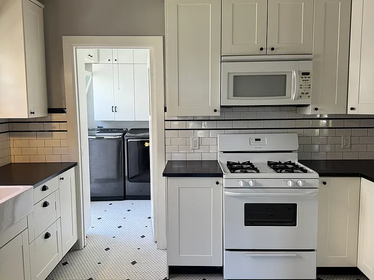 2142 Selby Ave — Photo 11