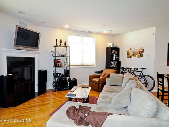 2nd image of 934 W Cuyler Ave APT 4C