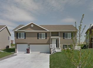 6906 Chandon Dr, Lincoln, NE 68526